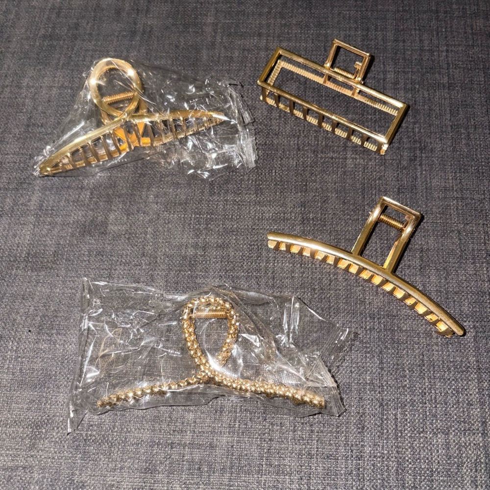 NWOT Set of four large gold metal hair clips